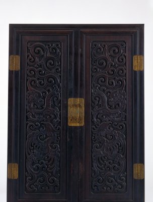 图片[2]-Red sandalwood carved cabinet with dragon and phoenix patterns-China Archive